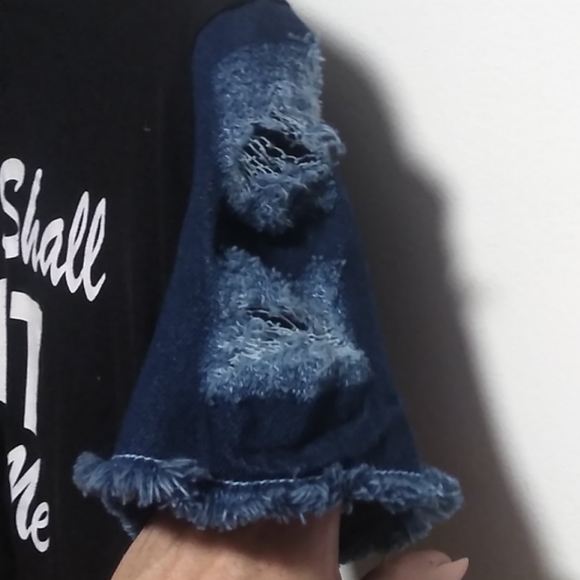 Distressed t-shirt - Picture 2 of 8